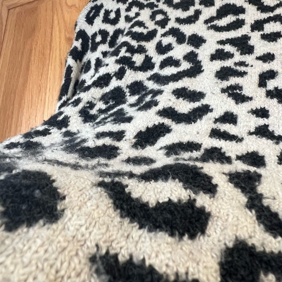 Cheetah Print Yes Lola Sweater - Picture 4 of 4
